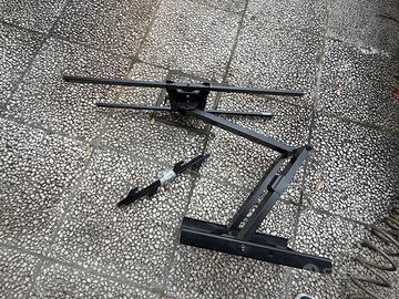 Staffa porta tv orientabile e robusta