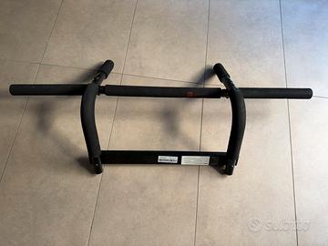 Pull up bar. Bara trazioni porta