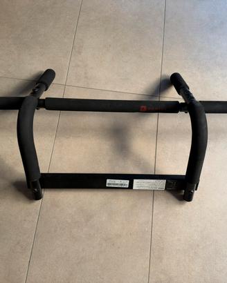Pull up bar. Bara trazioni porta