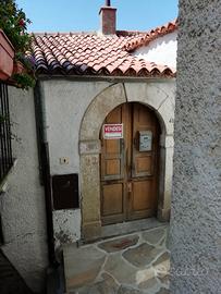 Bilocale con balcone e cantina a Castelmezzano