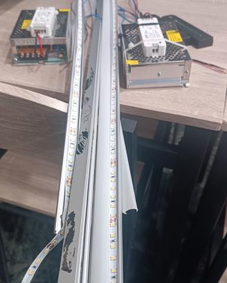  Striscia a led+2 centr.+2telec.
