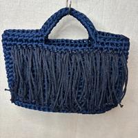 Borsa a mano blu con frange uncinetto