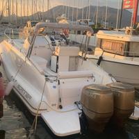 Gommone cabinato fuoribordo