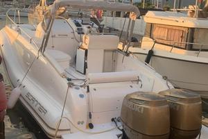 Gommone cabinato fuoribordo