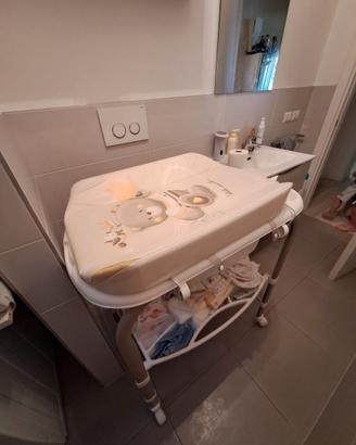 Fasciatoio con  ruote  e  vaschetta antiscivolo