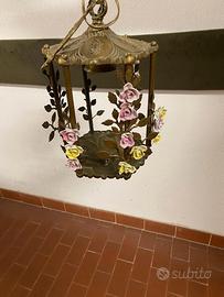 Lampadario con rosette in  ceramica