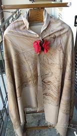 Pashmina e sciarpa maxi con frange decorative 