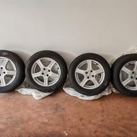 cerchi in lega Enzo da 15" con gomma invernale