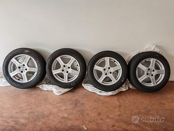 cerchi in lega Enzo da 15" con gomma invernale