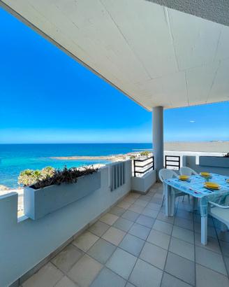 Trilocale panoramico davanti al mare