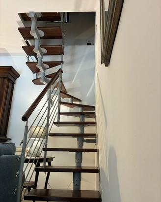 Scala in ferro e legno componibile