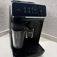 Macchina caffè automatica con montalatte.