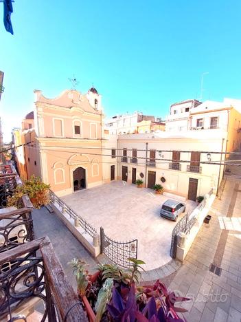 Elegante trilocale a pochi passi da Piazza Yenne