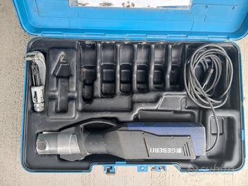 Pressatrice per tubi multistrato