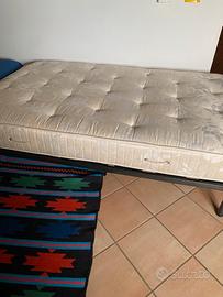 Rete con materasso, una piazza e mezza