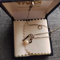 Collanina in argento con cuore e perla.