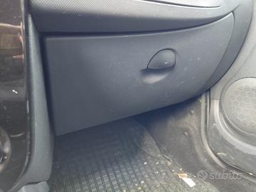 Cassetto portaoggetti DACIA DUSTER del 2012