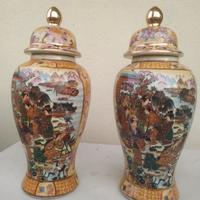 Coppia di vasi Royal Satsuma con coperchio 