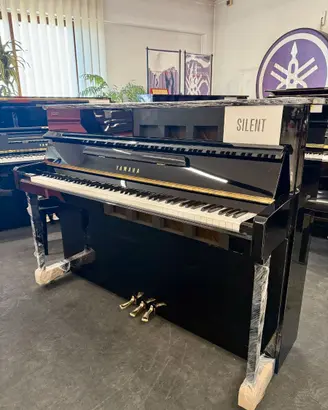 PIANOFORTE VERTICALE YAMAHA MOD. U5AS NERO LUCIDO