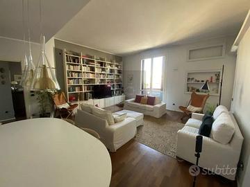 Ampio appartamento di prestigio con 3 camere a Mil
