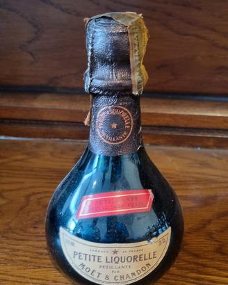 Bottiglia di Liquore Liquorelle Moët & Chandow.