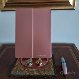 Specchio illuminato per trucco