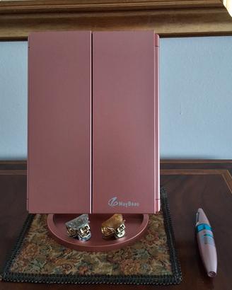 Specchio illuminato per trucco