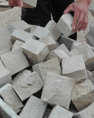PLM pavimenti in pietra di Soleto sampietrini