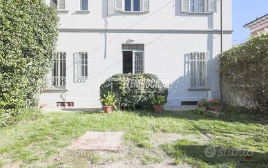 CASA INDIPENDENTE CON GIARDINO PRIVATO IN CENTRO S