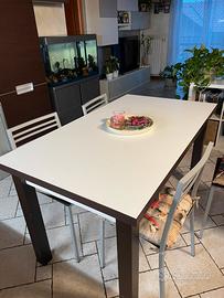Tavolo cucina con 4 sedie