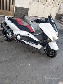 tmax 500 anno 2001