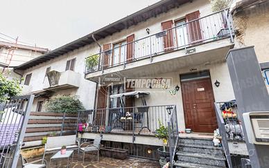AFFASCINANTE APPARTAMENTO IN CORTE SU 2 LIVELLI +