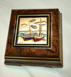 Scatola in legno e argento
