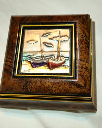 Scatola in legno e argento