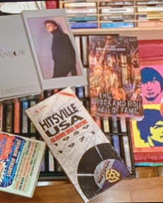 vari cofanetti di cd