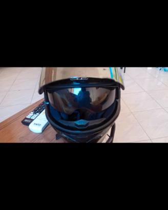 Casco AGV con doppia visiera di cui una specchiata