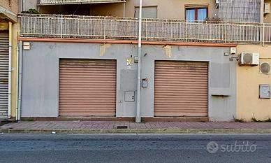 Locale commerciale con 2 Vetrine ad Assemini