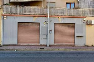 Locale commerciale con 2 Vetrine ad Assemini