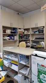 Banco/area di lavoro rialzato per negozio