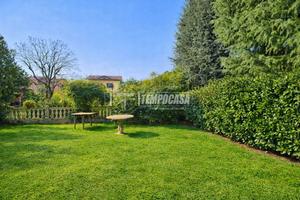 APPARTAMENTO IN VILLA INDIPENDENTE CON GIARDINO E