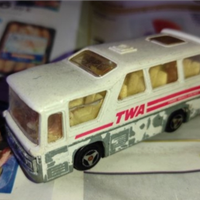 Modellino vintage bus Minibus TWA Majorette 1/87