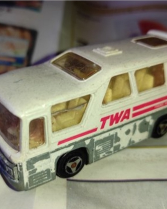 Modellino vintage bus Minibus TWA Majorette 1/87