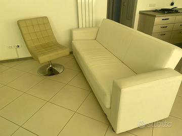 Poltrona girevole beige