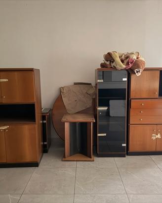 Arredamento vario + bancone bar