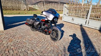 Harley-davidson CVO Street Glide FLHXSE