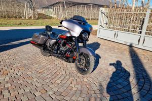Harley-davidson CVO Street Glide FLHXSE