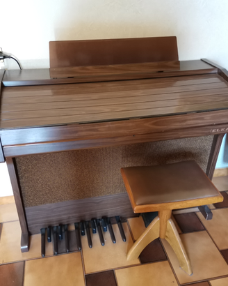 Organo in noce con sgabello