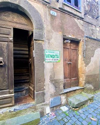 4 LOCALI A VALENTANO