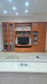 Cucina e parete attrezzata, senza elettrodomestici