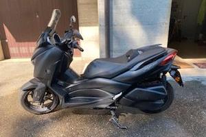 scooter YAMAHA colore grigio